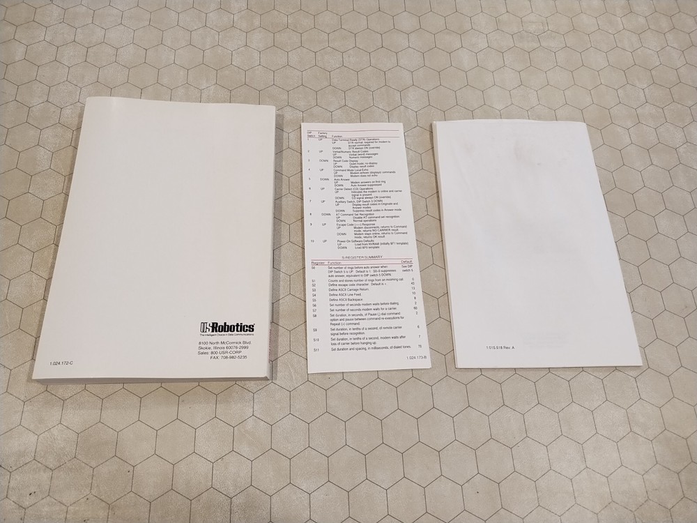 Courier Modem V.34 User's Manual/quick reference card, 1992-1994