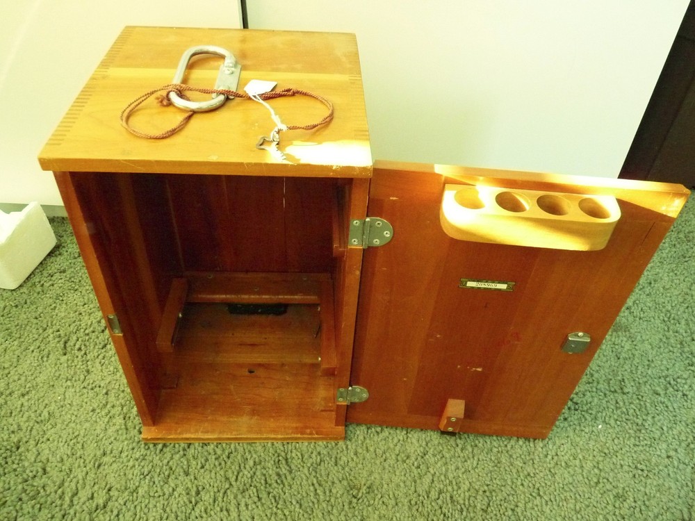 E.. LEITZ MICROSCOPE WITH CASE & LENSES 2-881