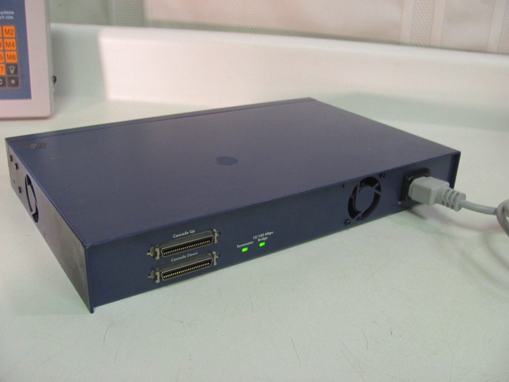 Netgear 16 port Dual Speed Stackable Hub, Model DS516