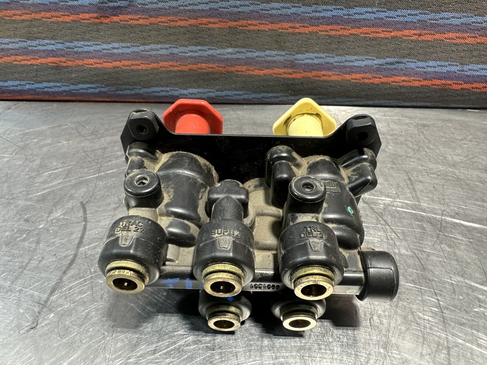 Bendix 4790208 Air Brake Valve