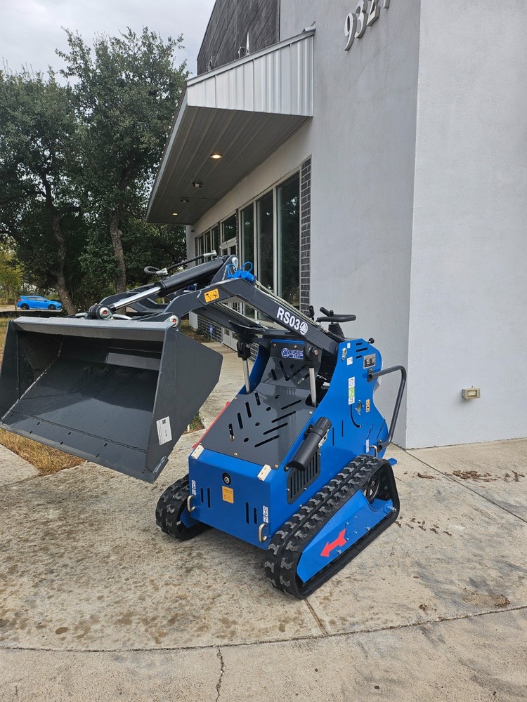 RIPPA RS03 Skid Steer Loader with B&S XR2100 engine