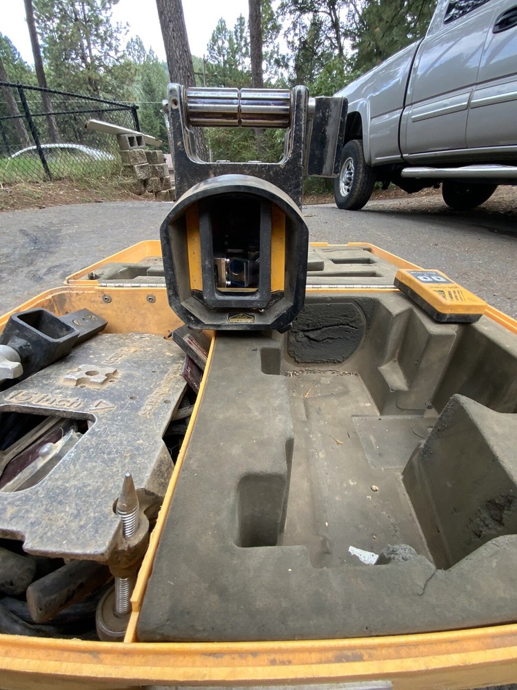 Spectra Dialgrade Pipe Laser L1165 with Case, Cords, Pre-Owned