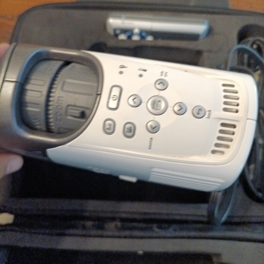 HP MP3130 Digital Projector with Case, Cords, and Remote