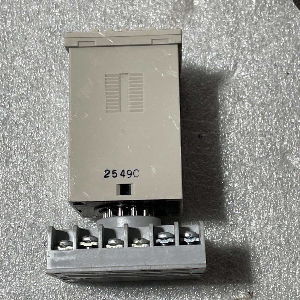 Omron H3CA-A Timer With Socket Preowned Test Good