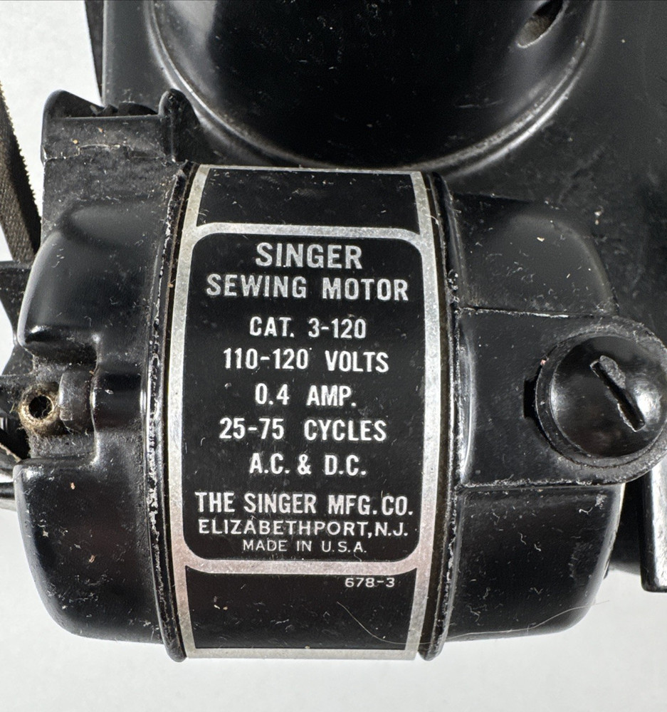 Singer Featherweight 221-1 Sewing Machine w/ Case Accessories Tested Working
