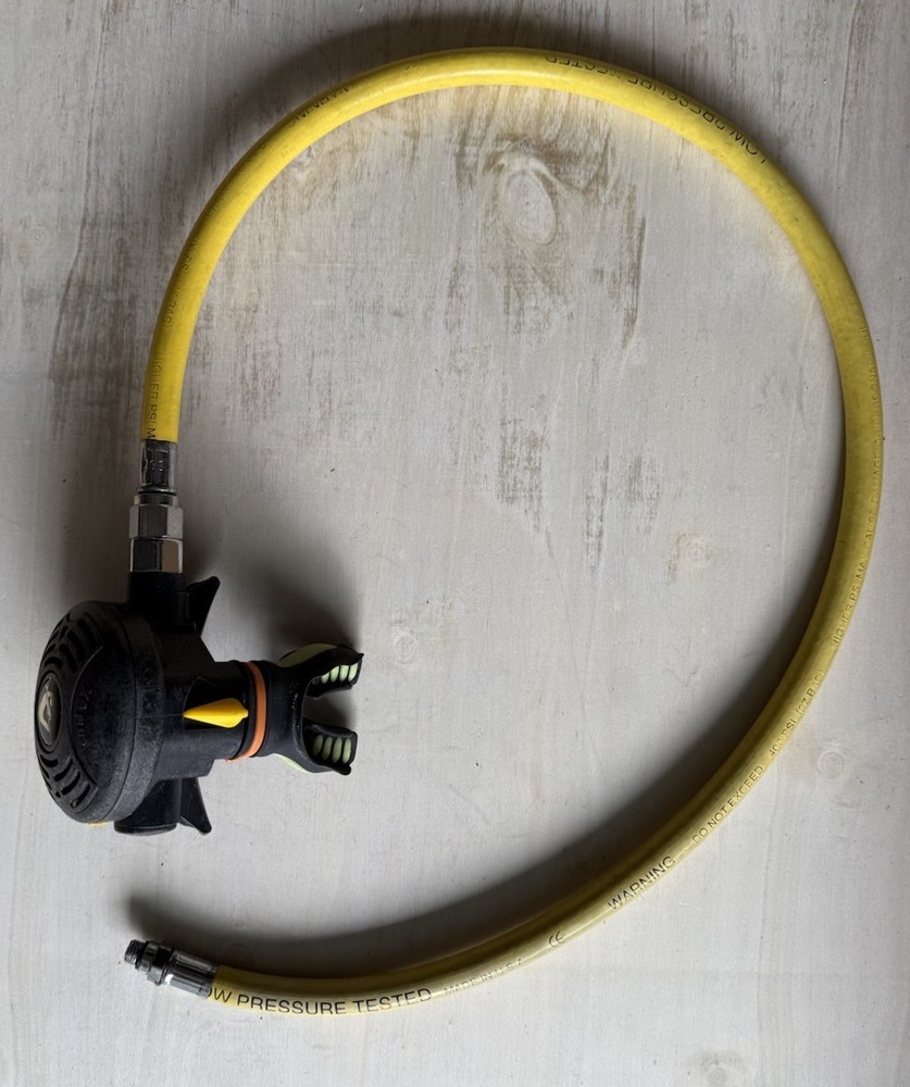 Cressi XS Plus Regulator With Hose