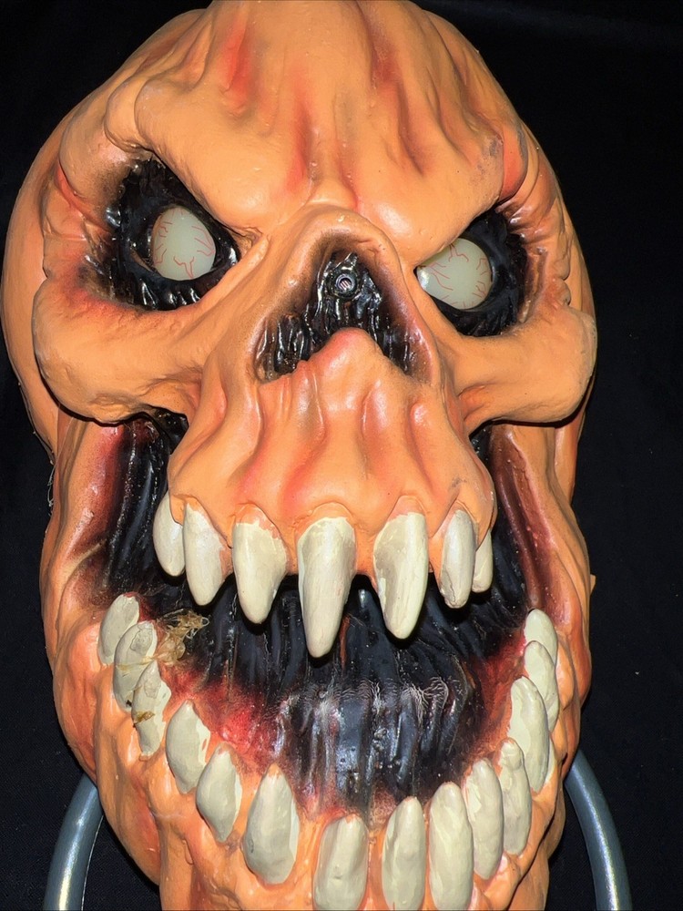 Jack O Lanter Light Up And Talking Door Knocker