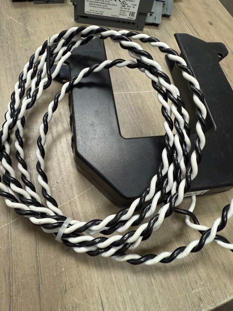 VERIS H6811-400A-3V split-core current transformer Missing top insert READ