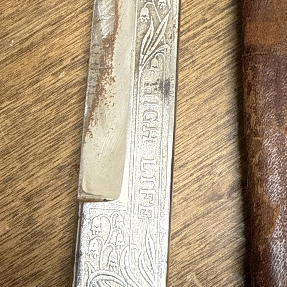 A GERMAN SOLINGEN DAGGER WITH ENGRAVED BLADE