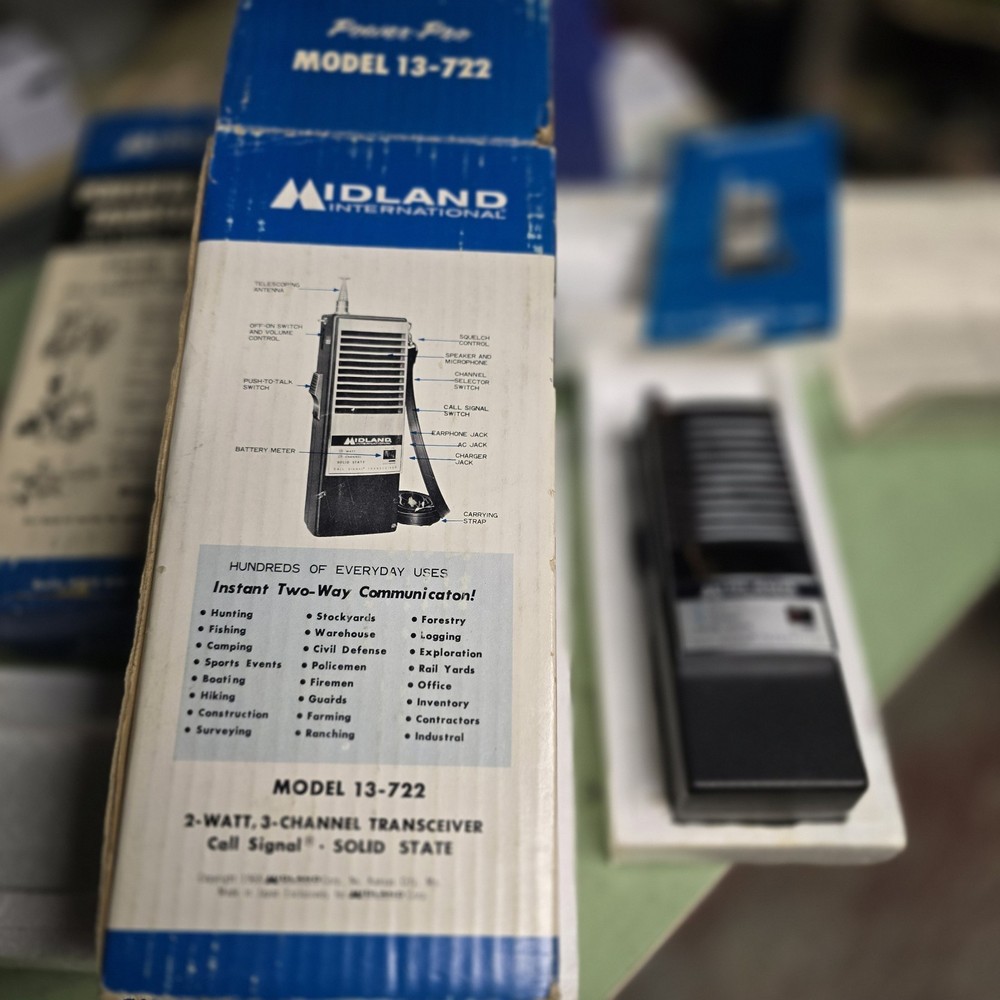 Midland 13-722 Transceiver (2)