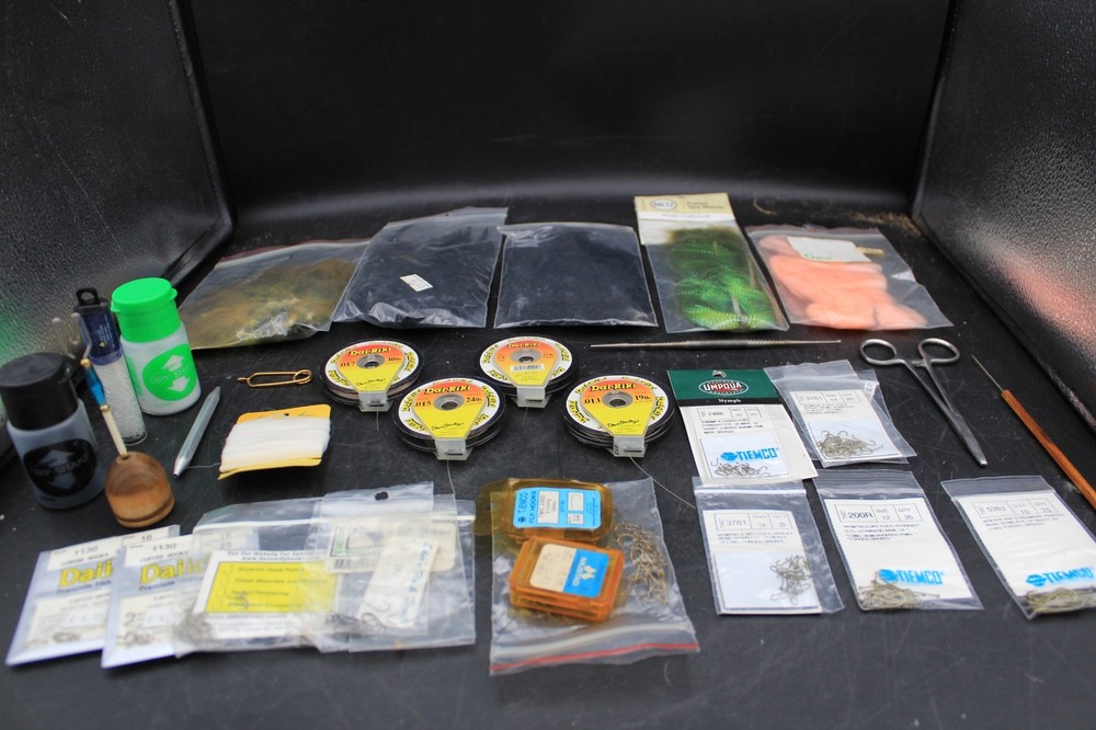 Fly Tying Kit with Tools, Materials in a Bag, Vise, Thread
