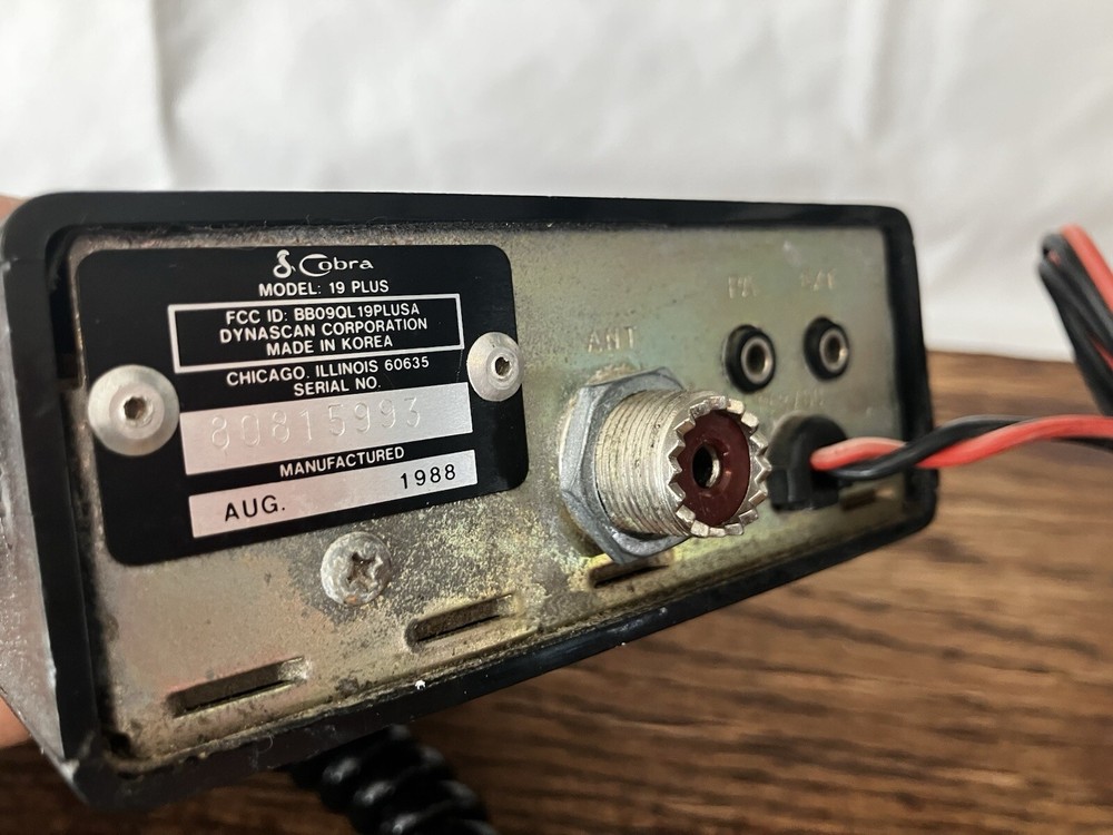 VINTAGE COBRA 19 PLUS CB RADIO UNTESTED Powers On