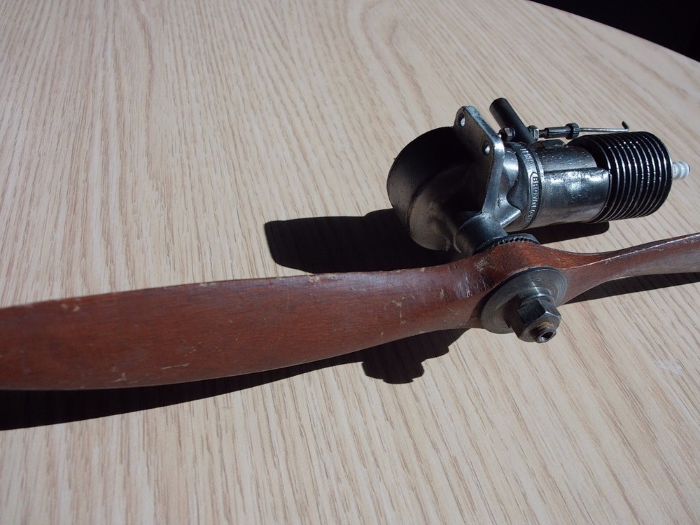 Brown Junior Motor Model Engine Airplane W/ Propeller Compression