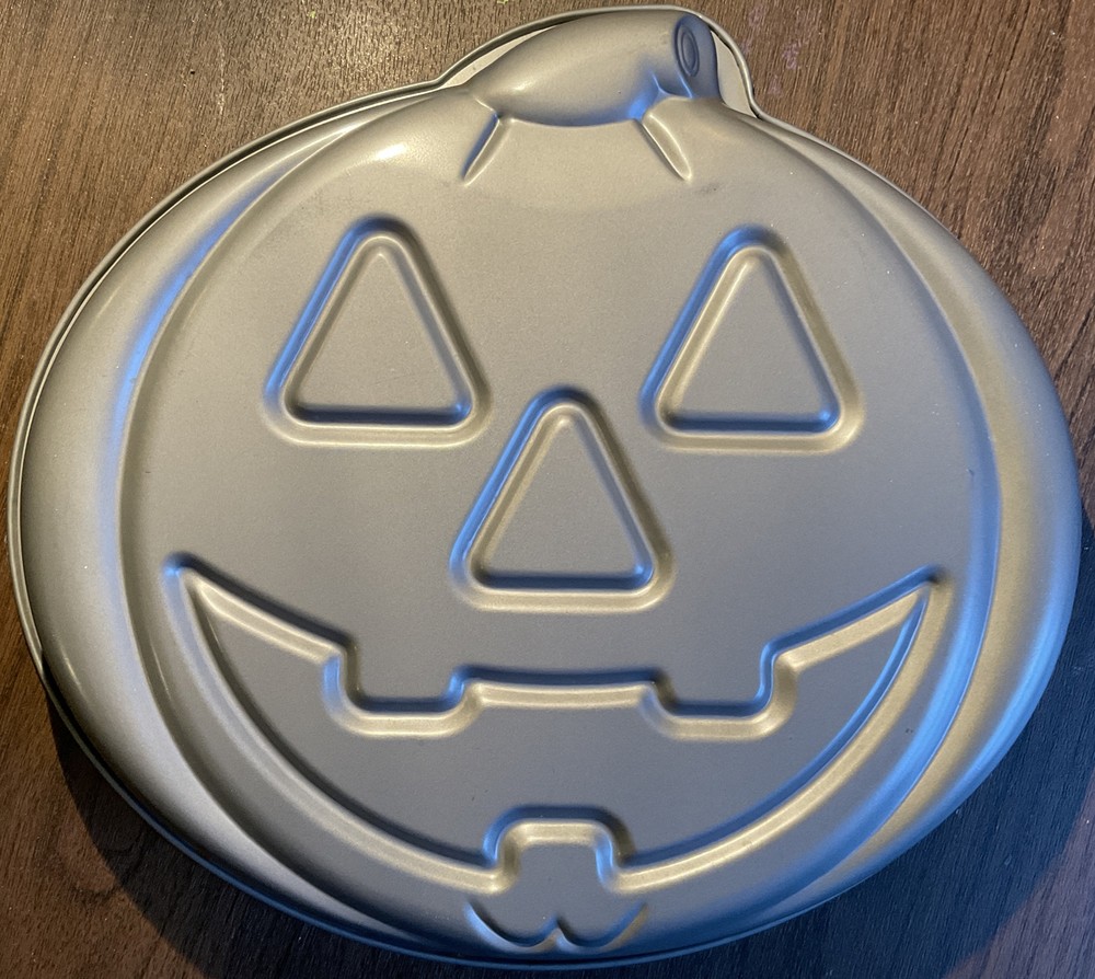 Metal cake pan Jack-O-Lantern Pumpkin