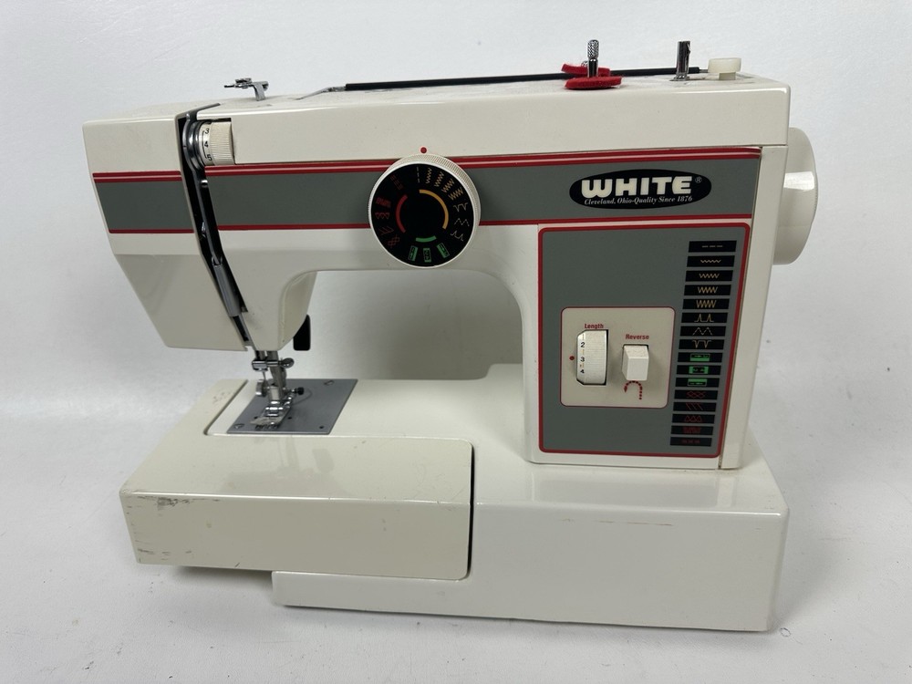 White Vintage Sewing Machine Model 1477