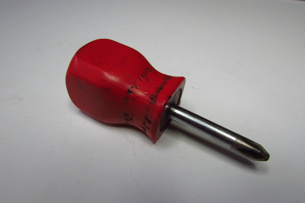 MAC TOOLS #2 PHILLIPS STUBBY SCREWDRIVER - RED - HARD HANDLE - P212XA