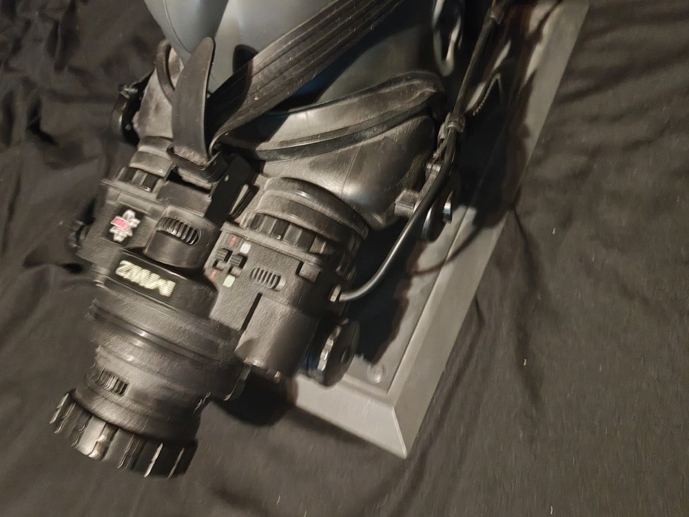 MW2 Night Vision Binoculars Black