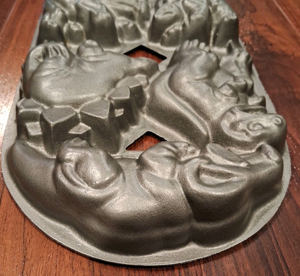 Vintage John Wright Heavy Cast Iron Dinosaurs Mold 6 Different Dinosaurs So Cool