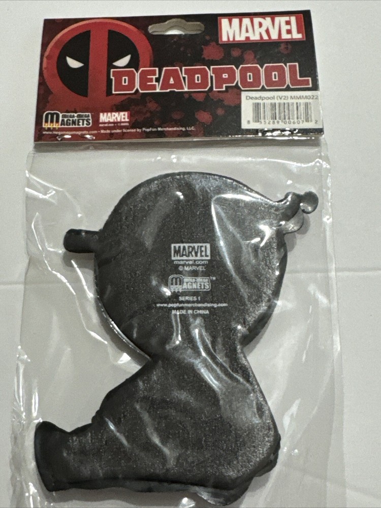 Marvel Mega Magnets: Deadpool Magnet Version 2