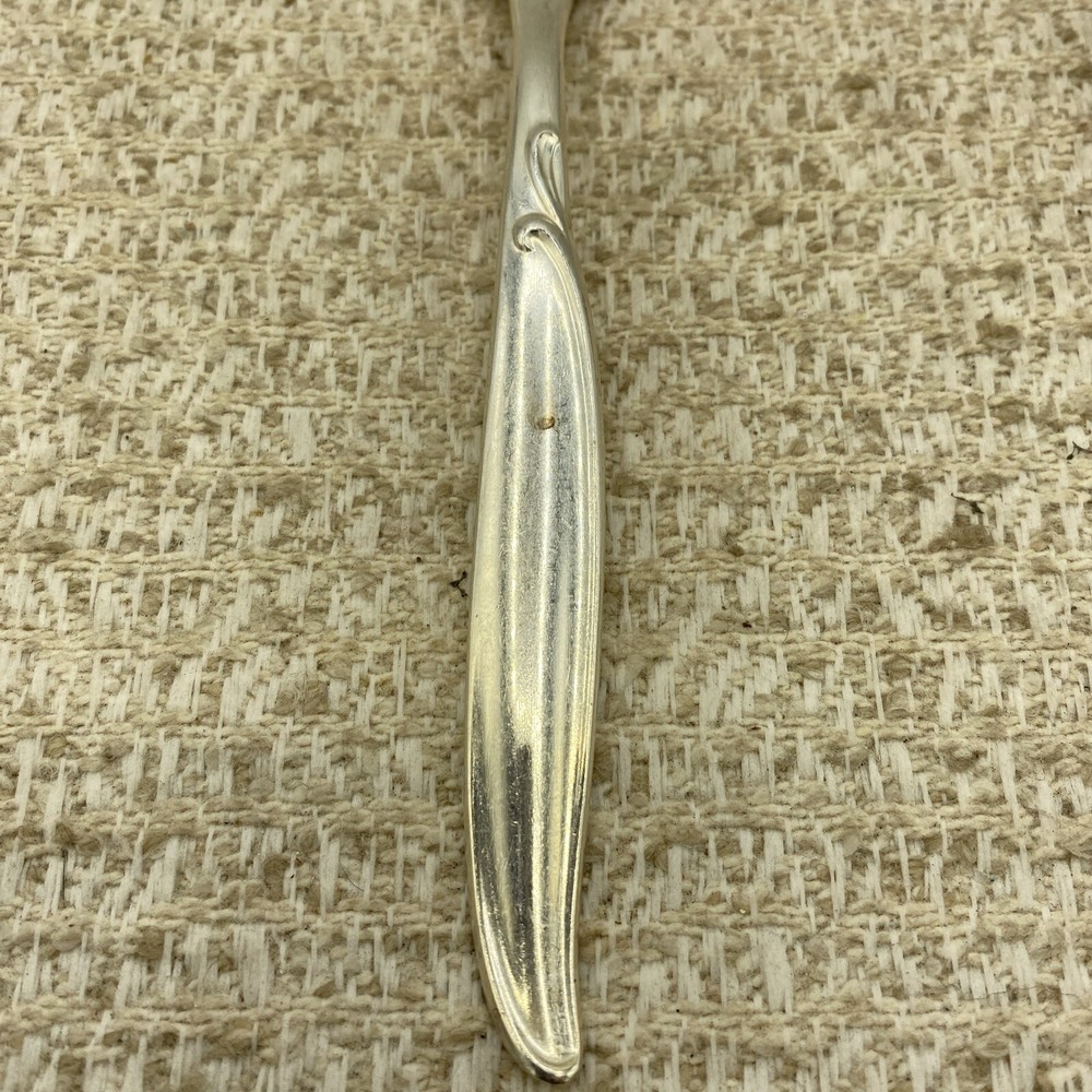 Vintage Wm Rogers IS Silver Plated Dinner Fork In “Sweep” Pattern 7.25”