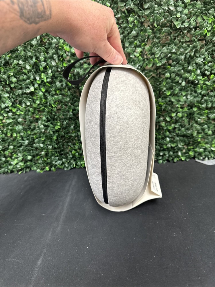 Meta Quest Compact Carrying Case for 3/3S