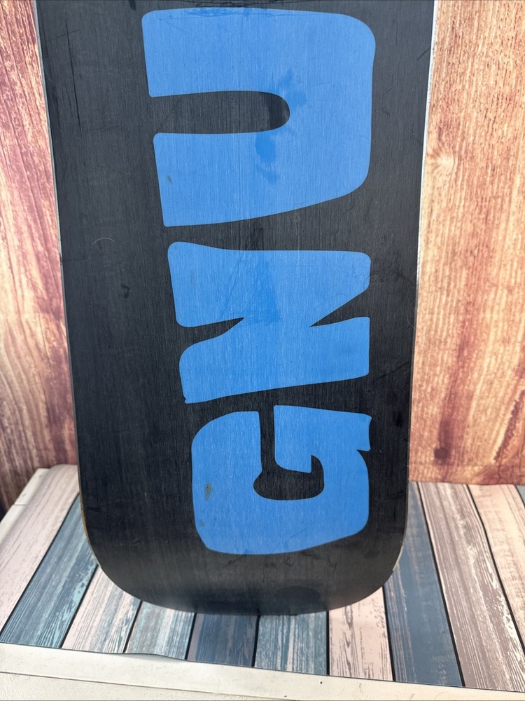 GNU Park Pickle snowboard 156w Great Condition