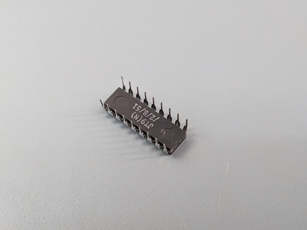(4) MM2114N-L SRAM ICs, 1K x 4