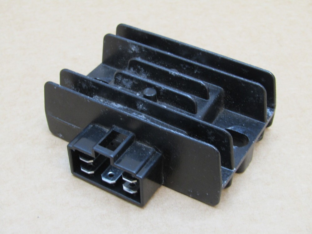 Keeway RKF125 E4 2020 6,669 miles regulator rectifier (11673)