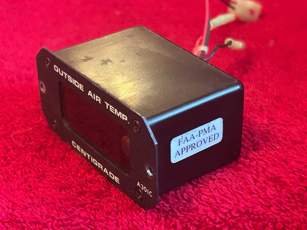 DAVTRON A301C OAT OUTSIDE AIR TEMPERATURE INDICATOR