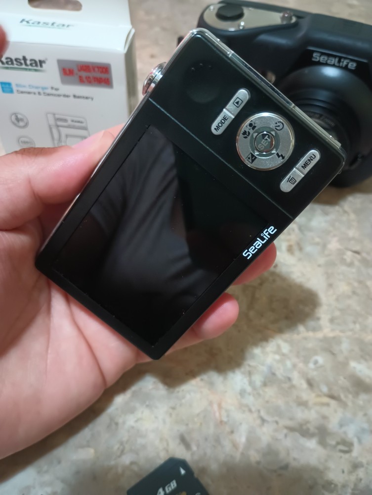 Sealife DC1400 HD Digital Underwater Camera Bundle