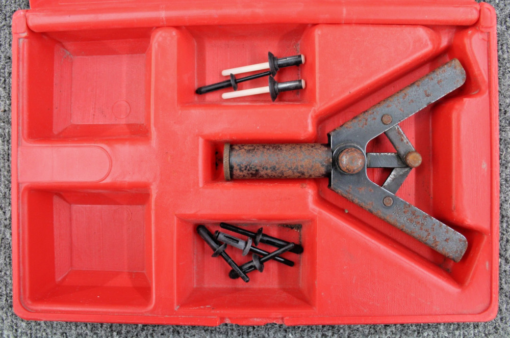 Mac Tools RG-75K Plastic Rivet Setter Kit- Missing Pieces (Preowned)