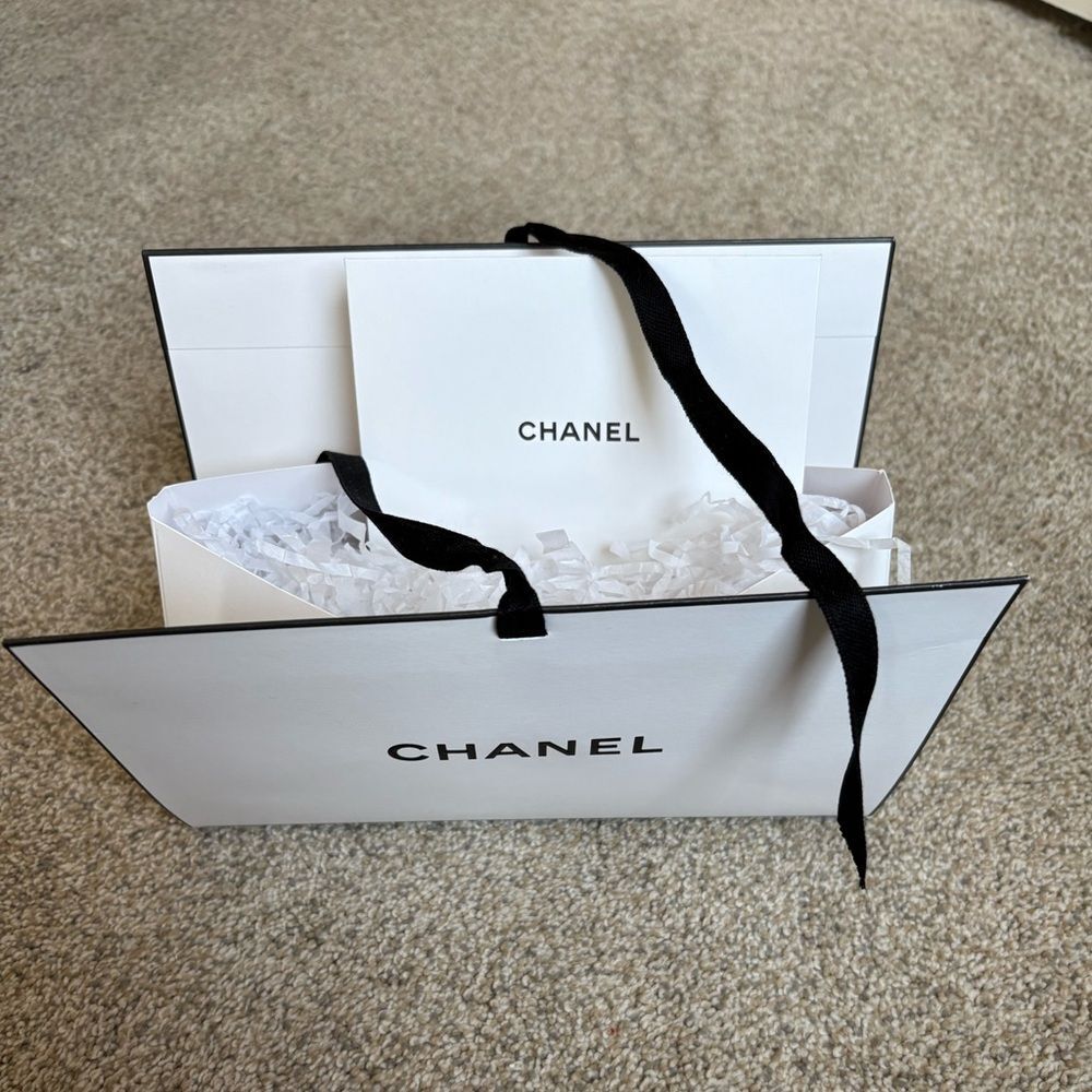 Chanel - Gift Packaging with Stuffing & Envelope for Card - Black & White