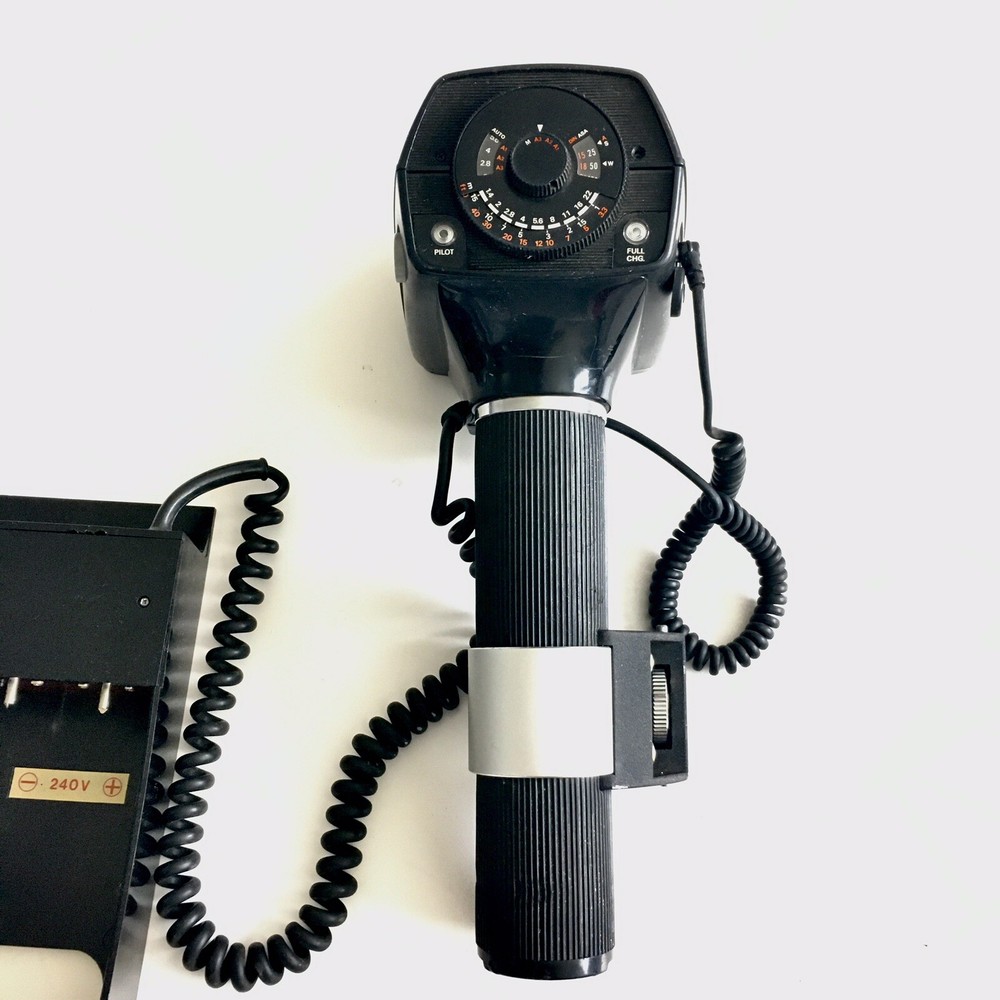 Mamiya Auto 480 Professional Flash - Please Read Description -