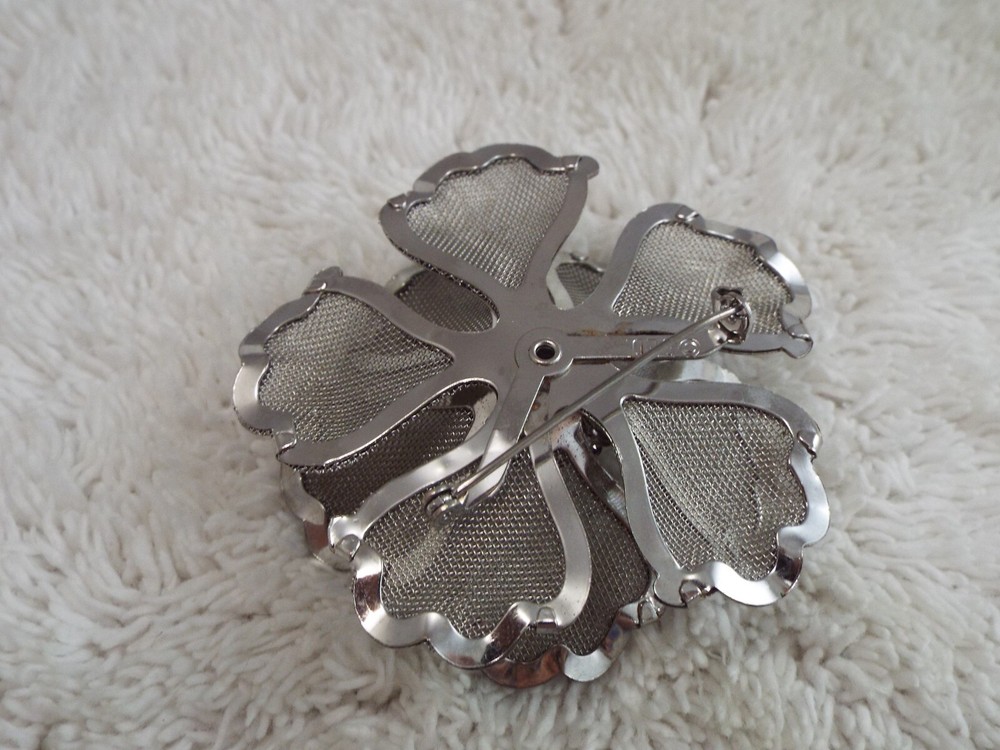 B.E.D. Silvertone Mesh Flower Pin (F47)