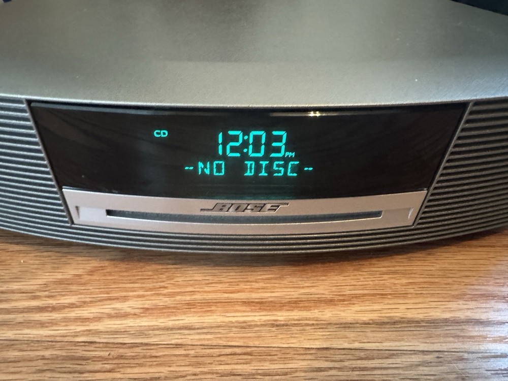 Bose Wave Music System / CD Player And remote. Works Great!
