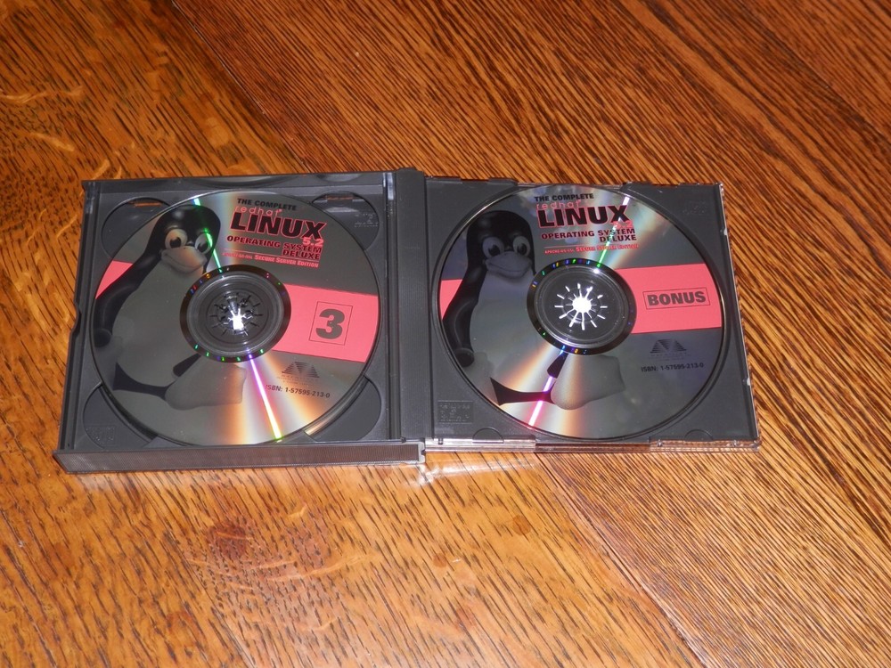Redhat Linux 5.2 Operating System Deluxe 90s Rare - (4) CDs
