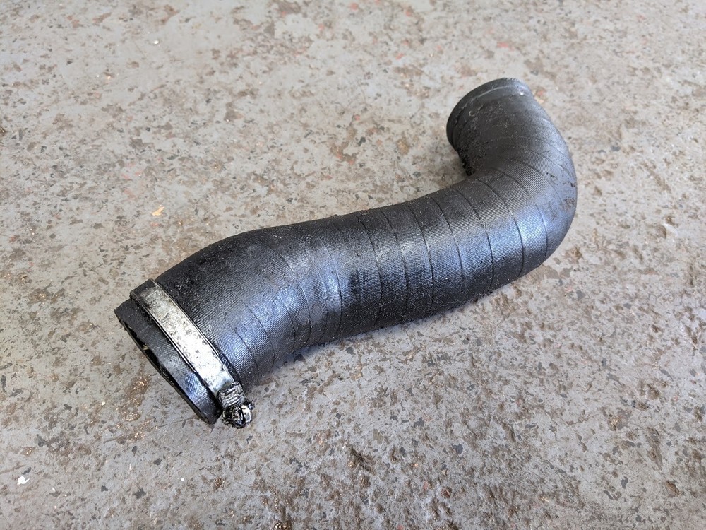 VOLVO XC70 2.4 D5 2002 INTERCOOLER PIPE IV