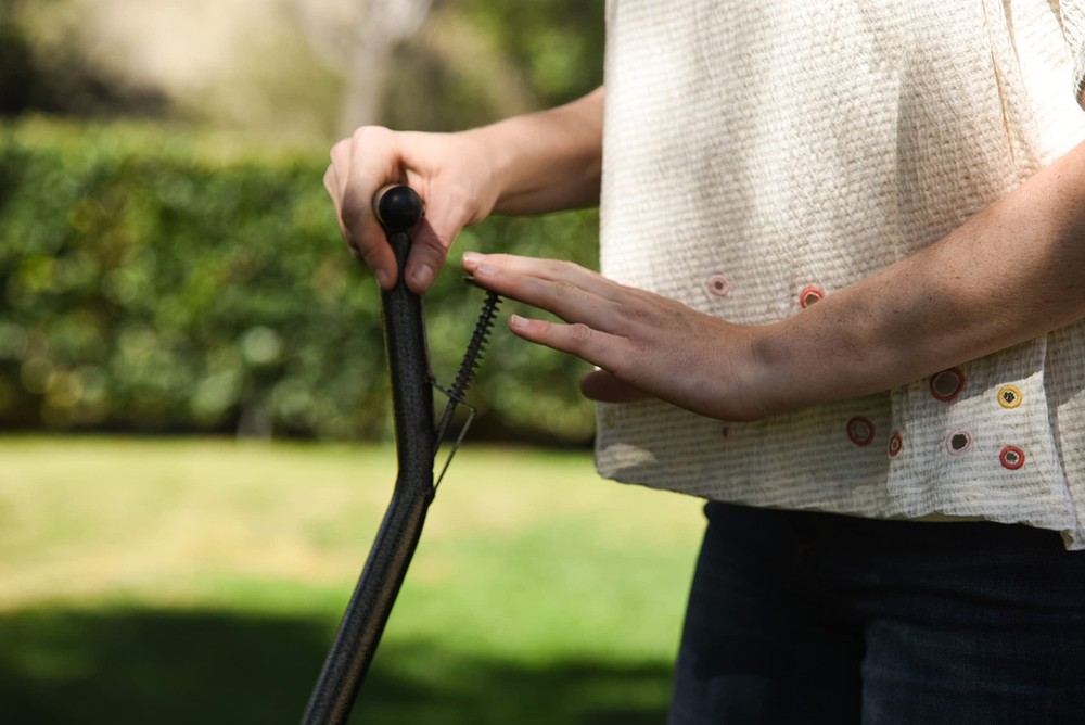 Yard Butler - Rocket Weeder