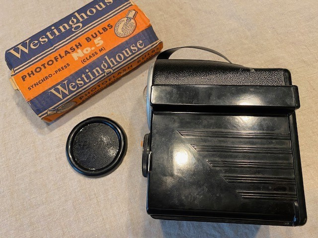 VINTAGE SPARTUS PRESS FLASH CAMERA w ERA FLASH BULBS GOOD CONDITION UNTESTED