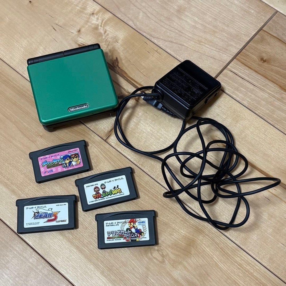 Game Boy Advance SP Green + 4 Games