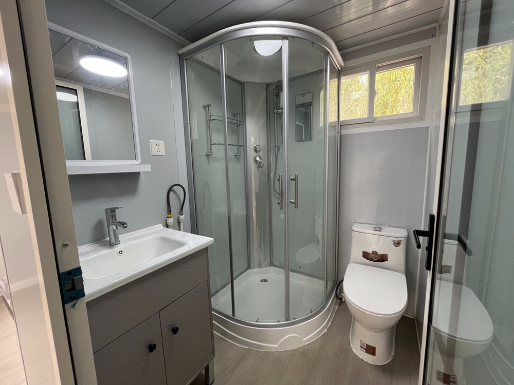 Discover cozy living in a mobile prefab tiny house with lockable doors/windows