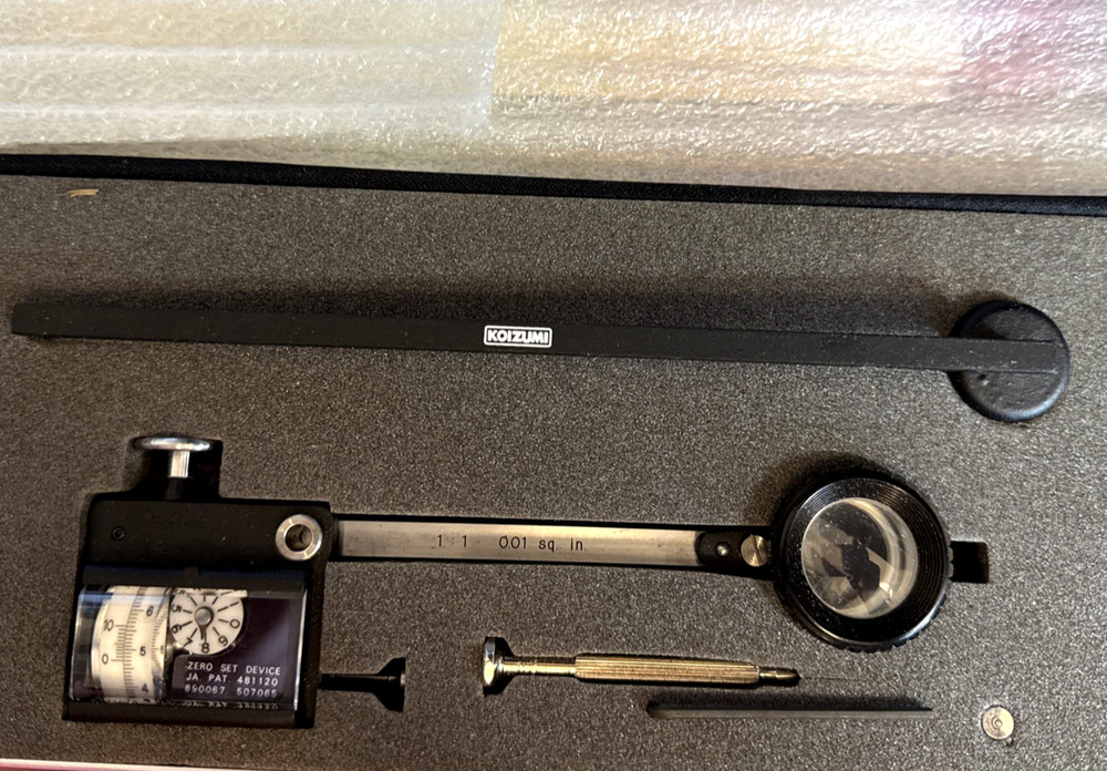 Koizumi planimeter with optical tracer zero setting polar compensation