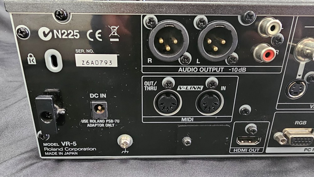 Roland VR-5 AV Mixer & Recorder - READ DESCRIPTION