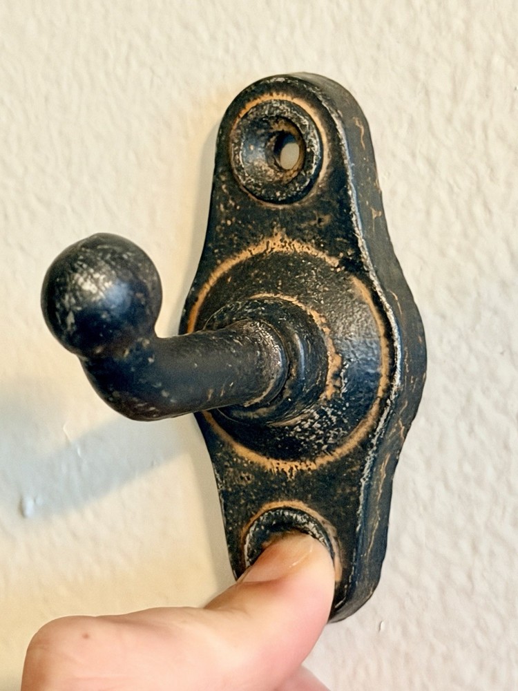 4 Antique Black Brown Cast Iron Rusted Wall-Mounted Hook with Rustic Finish