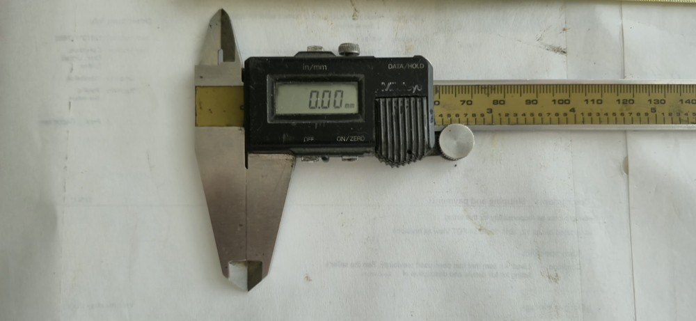Mitutoyo 500-322 Digimatic 8" Calipers. 1 Small Issue-- READ DESCRIPTION PLEASE