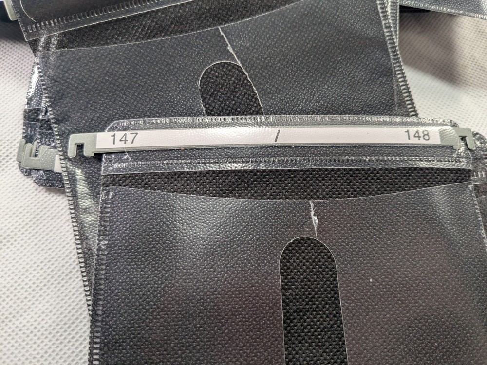 200 Hanging Disc Sleeves Damaged