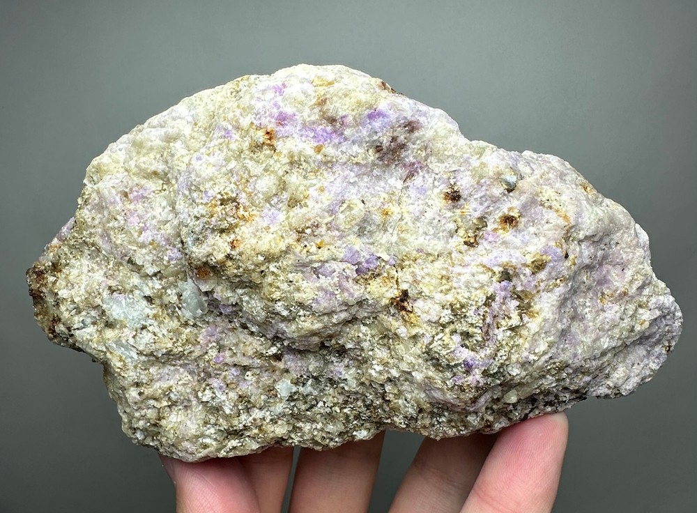 675 Gr. Fluorescent Phosphorescent Tenebrescent Hackmanite, Richterite, Unknown