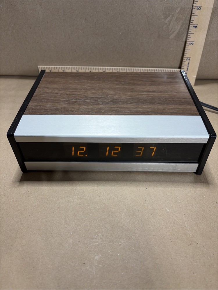 ESE ES-161U Digital Clock / Time Display – Vintage Broadcast Studio Unit