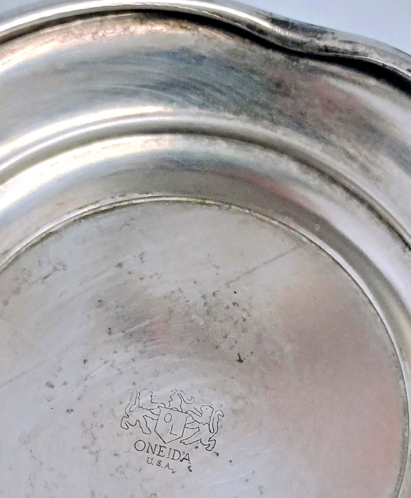 Vintage Oneida Silver-Plated Water Pitcher With Ice Lip