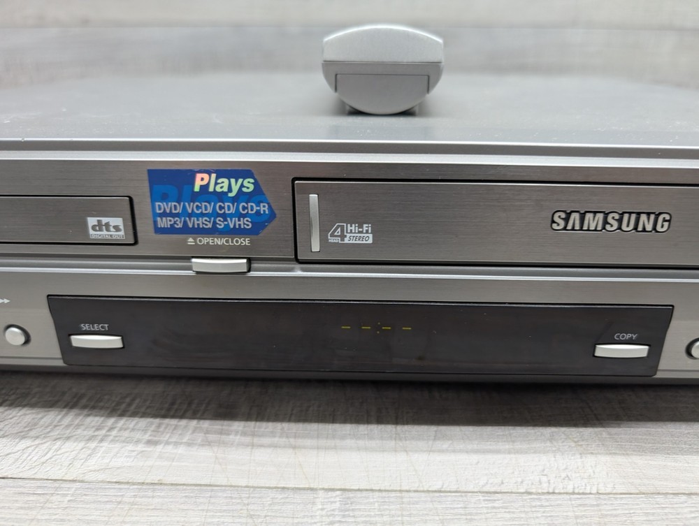Samsung DVD-1000 DVD/VHS RECORDER. DVD/VHS Dual Deck. Read Description.